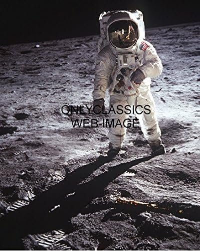 רקקלאסיקה 1969 אסטרונאוט באז אלדרין בחליפת החלל אפולו 11 נחיתה על הירח נאסא 8 על 10 תמונה